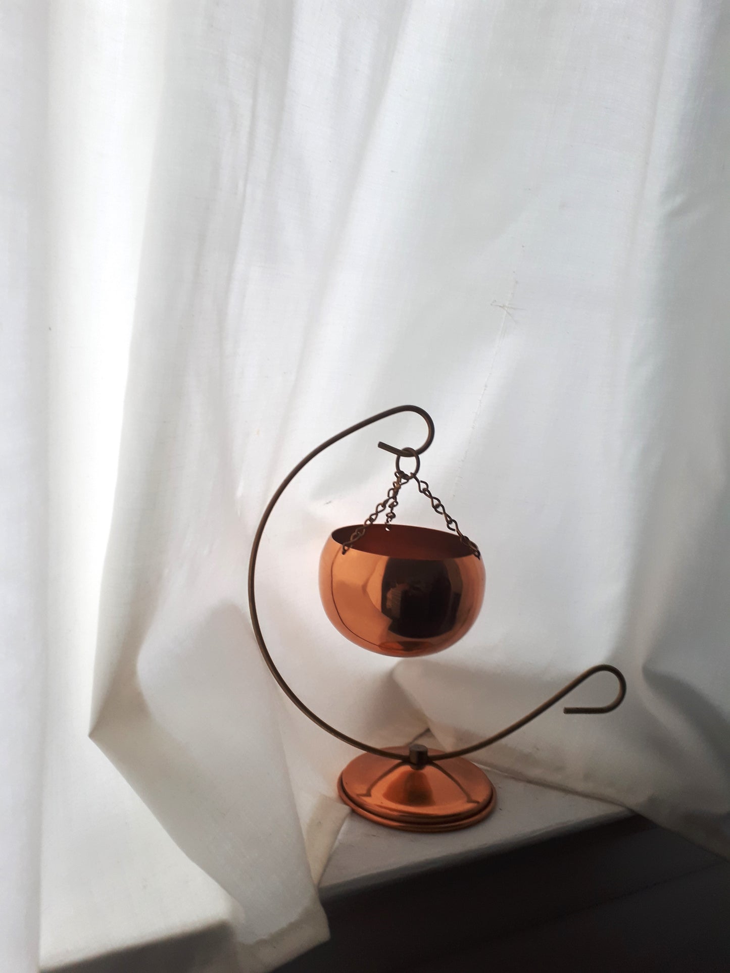 Vintage Small Round Copper Hanging Planter on Stand for Tabletop Display by Coppercraft Guild